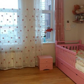 Roze wieg voor baby