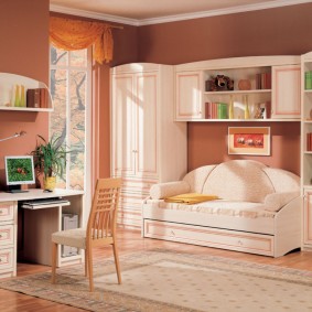 Modern bir çocuk odası için şık mobilyalar