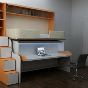 Transformerend bed met een computertafel