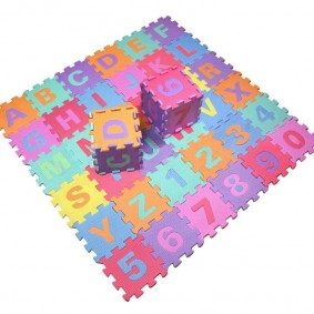 Cubes pour enfants de puzzles d'un tapis