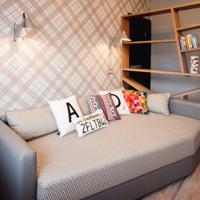 Canapea confortabilă pentru camera pentru adolescenți
