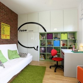 Built-in furniture in the entire wall of the children's room