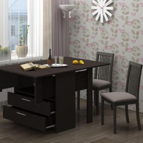 Τραπέζι γραφείου με βολικά συρτάρια