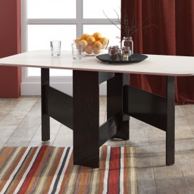 Matbord i vardagsrum i modern stil