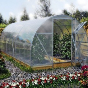 Polycarbonate greenhouse sa kubo