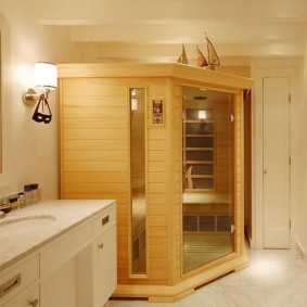 Houten hut van een compacte sauna