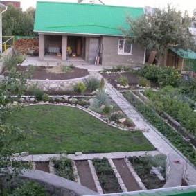 Small garden garden