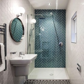 Banheiro interior com porco azulejado