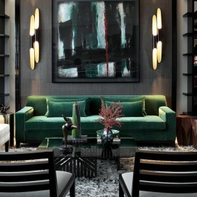 The combination of emerald and gray tones in the interior of the living room