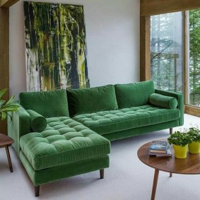 Stūra dīvāns ar koka kājām