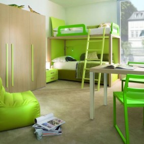 Groen meubilair in een moderne kinderkamer