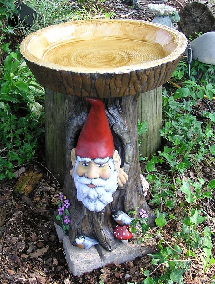 Kahoy na stump gnome house