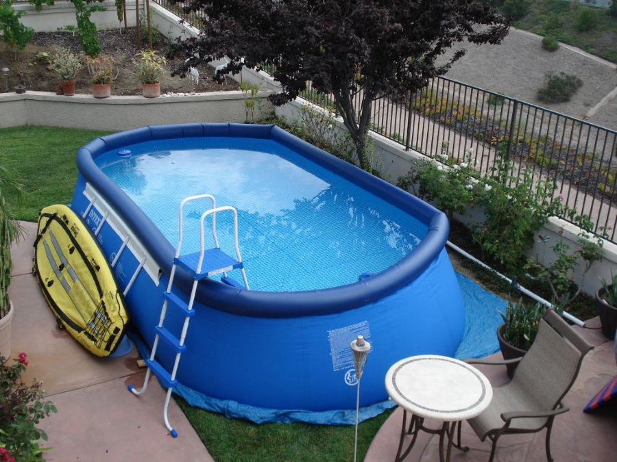 Spacious pool frame-inflatable type