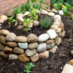 flowerbed decor ideas