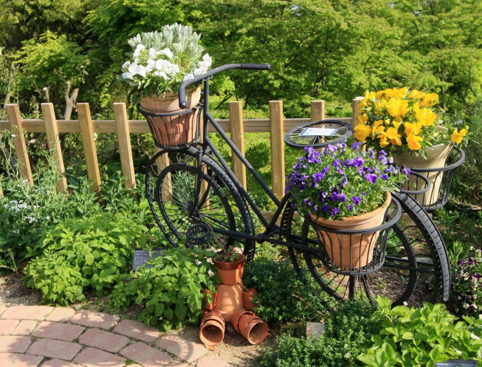 Eski bir bisiklet flowerbed kendin yap
