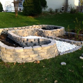 flower beds made of stones do-it-yourself photo decor