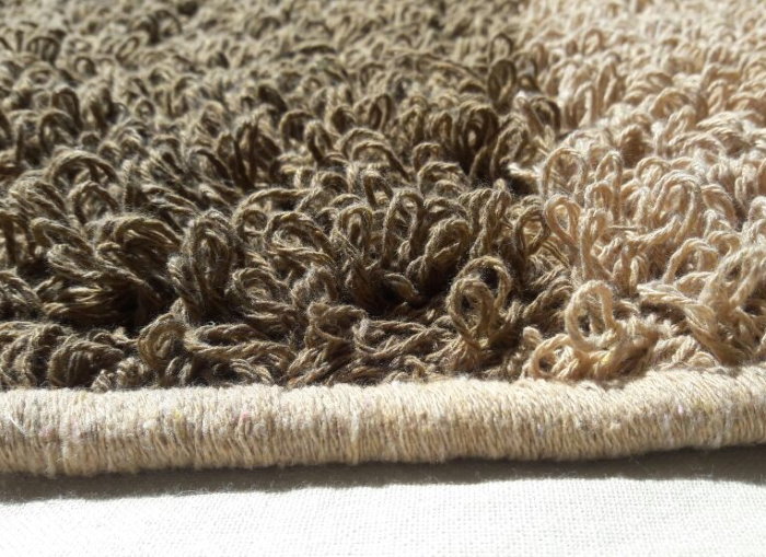 Ang hitsura ng isang naka-balakang karpet