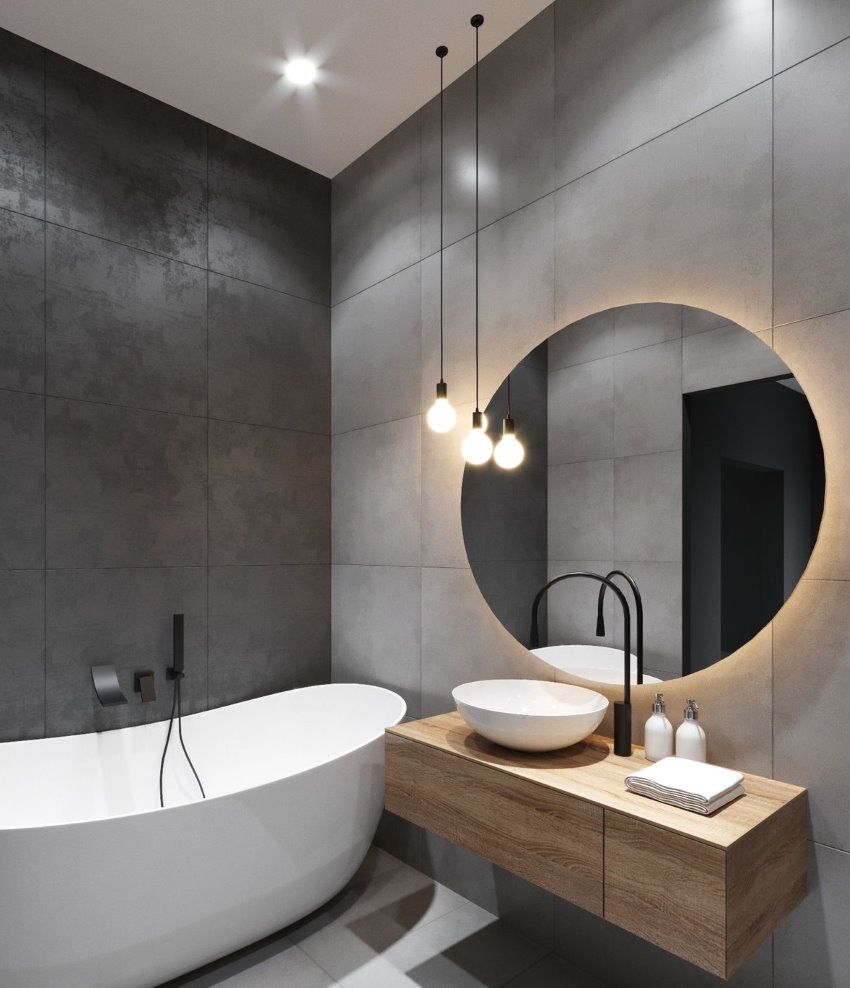 Rund spegel i ett kompakt badkar i modern stil