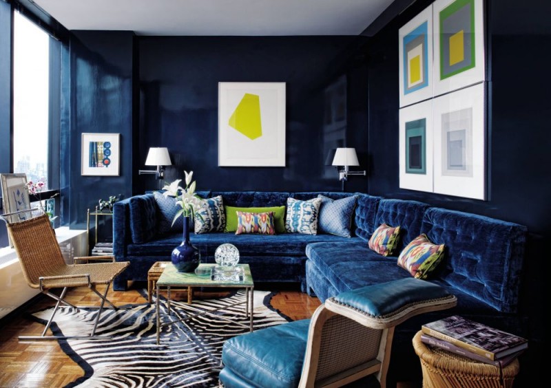Dzīvojamās istabas interjers ir zilā krāsā