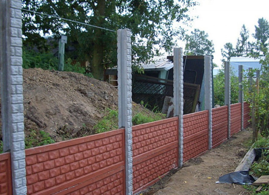 Installation of reinforced concrete sectional fence