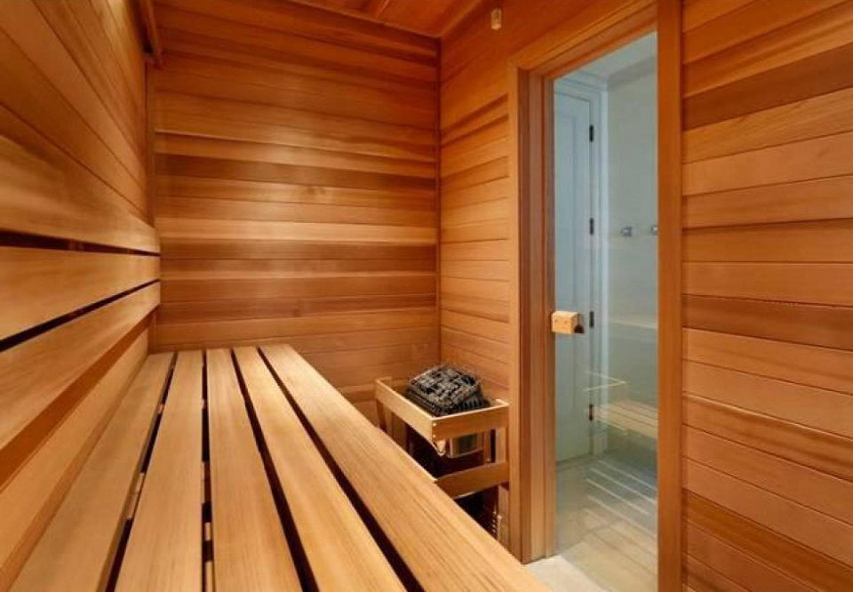 Houten afwerking voor mini-sauna's in het appartement