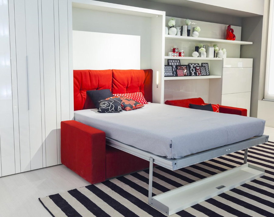 Összecsukható ágy egy kis apartmanban