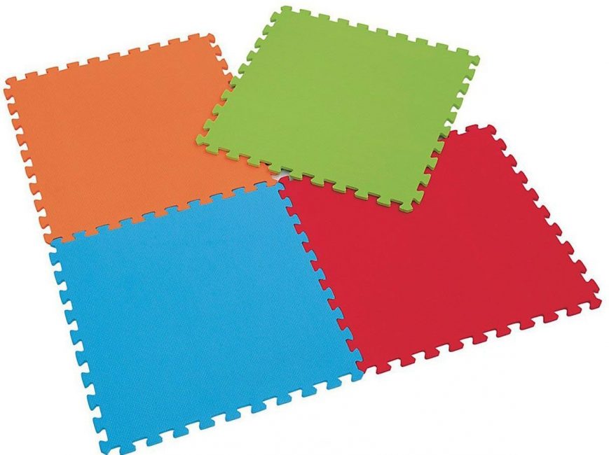Puzzles colorés d'un tapis doux pour enfants