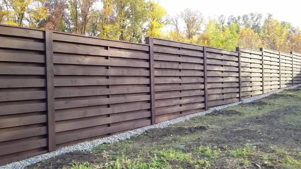 Blind chessboard wood fence