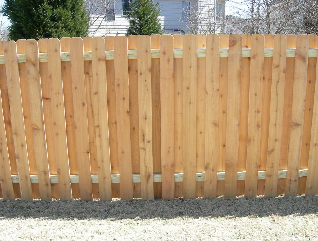 Échecs de clôture en planches de pin