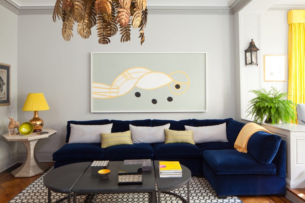 Corner sofa na may asul na tapiserya