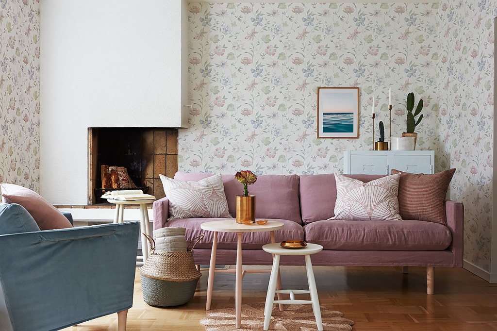 Pastel wallpaper in the living room with fireplace
