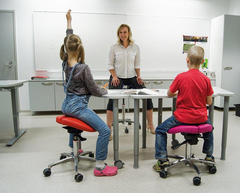 Juiste zitplaatsen van kinderen in zadelstoelen