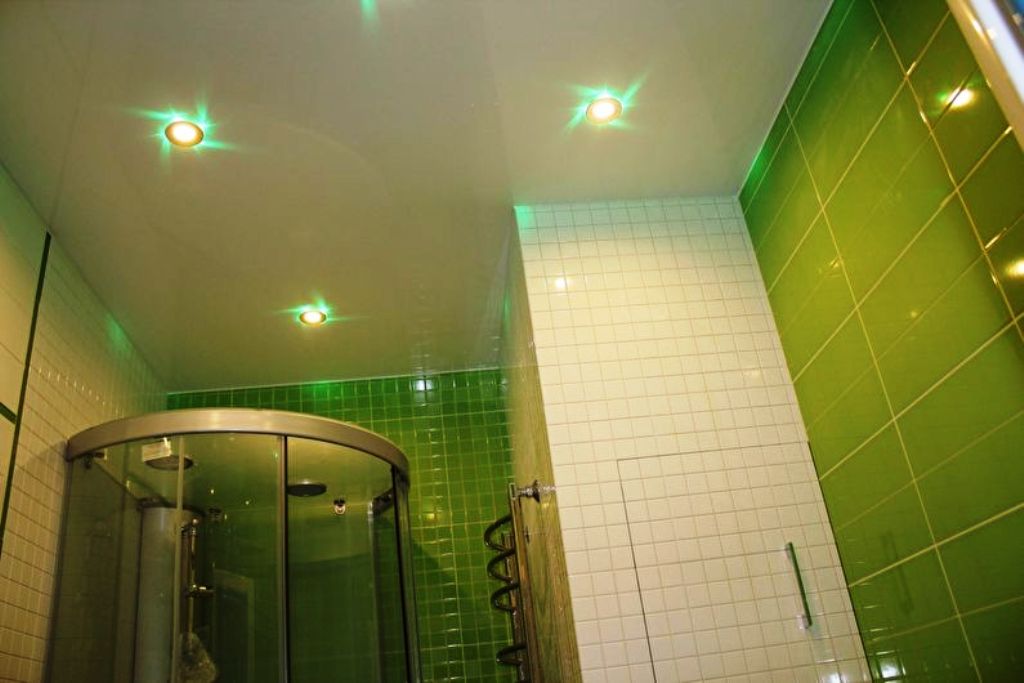 kúpeľňa v Khrushchev stretch strop