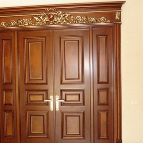 idéias de opções de portas de madeira de entrada