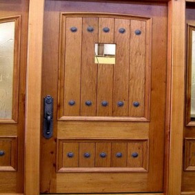 opções de fotos de portas de madeira de entrada