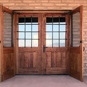 konštrukčné typy vstupných drevených dverí