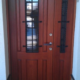 foto ontwerp van de ingangs houten deur