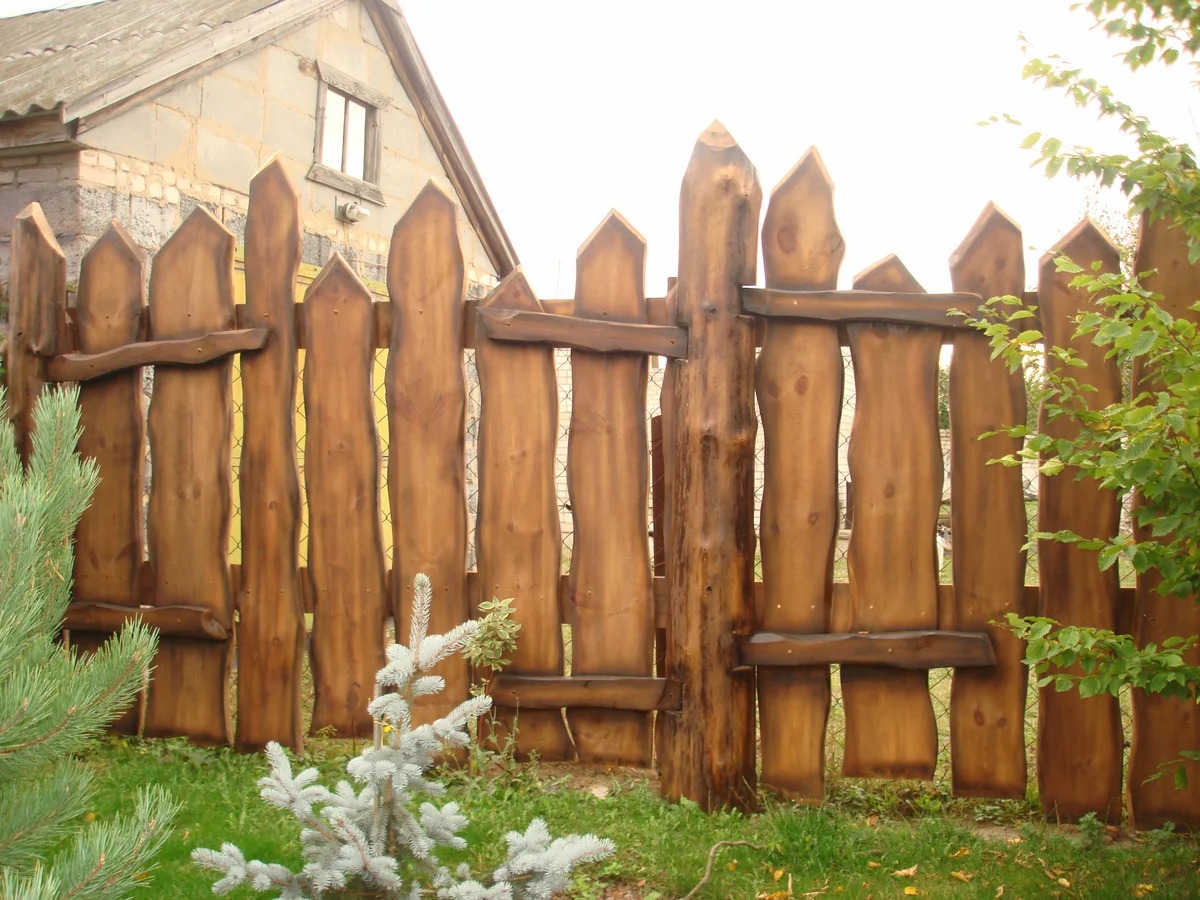 hàng rào cho một ngôi nhà nông thôn