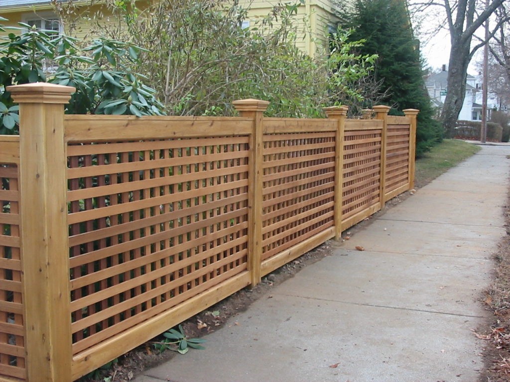 Wooden fence in the form of a lattice of slats