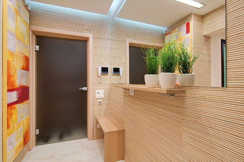 Koridorový dizajn s bambusovou tapetou