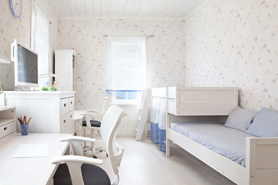 Hvide møbler i soveværelset til to børn