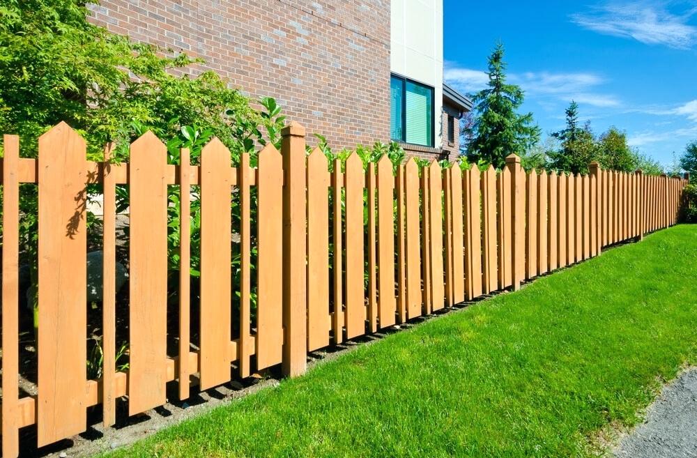 hàng rào gỗ trang trí