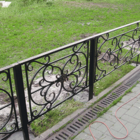hàng rào trang trí cho sân vườn