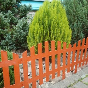hàng rào trang trí cho trang trí sân vườn