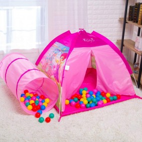 kids house tent with balloons ideas