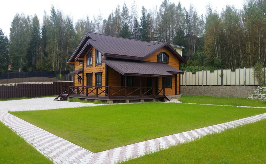 Vị trí của một ngôi nhà gỗ trên một mảnh đất