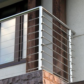 Nerūdijančio plieno balkonų turėklai