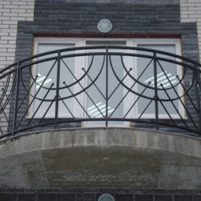 Steel railing on the oval balcony