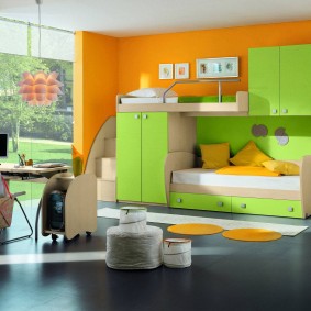 Lysegrønne møbler af modulær type