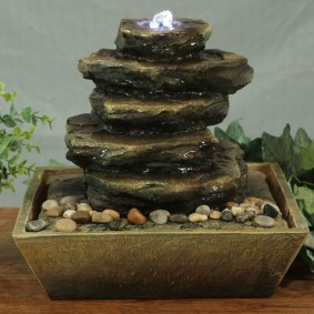 Cascata da tavolo in pietra piatta